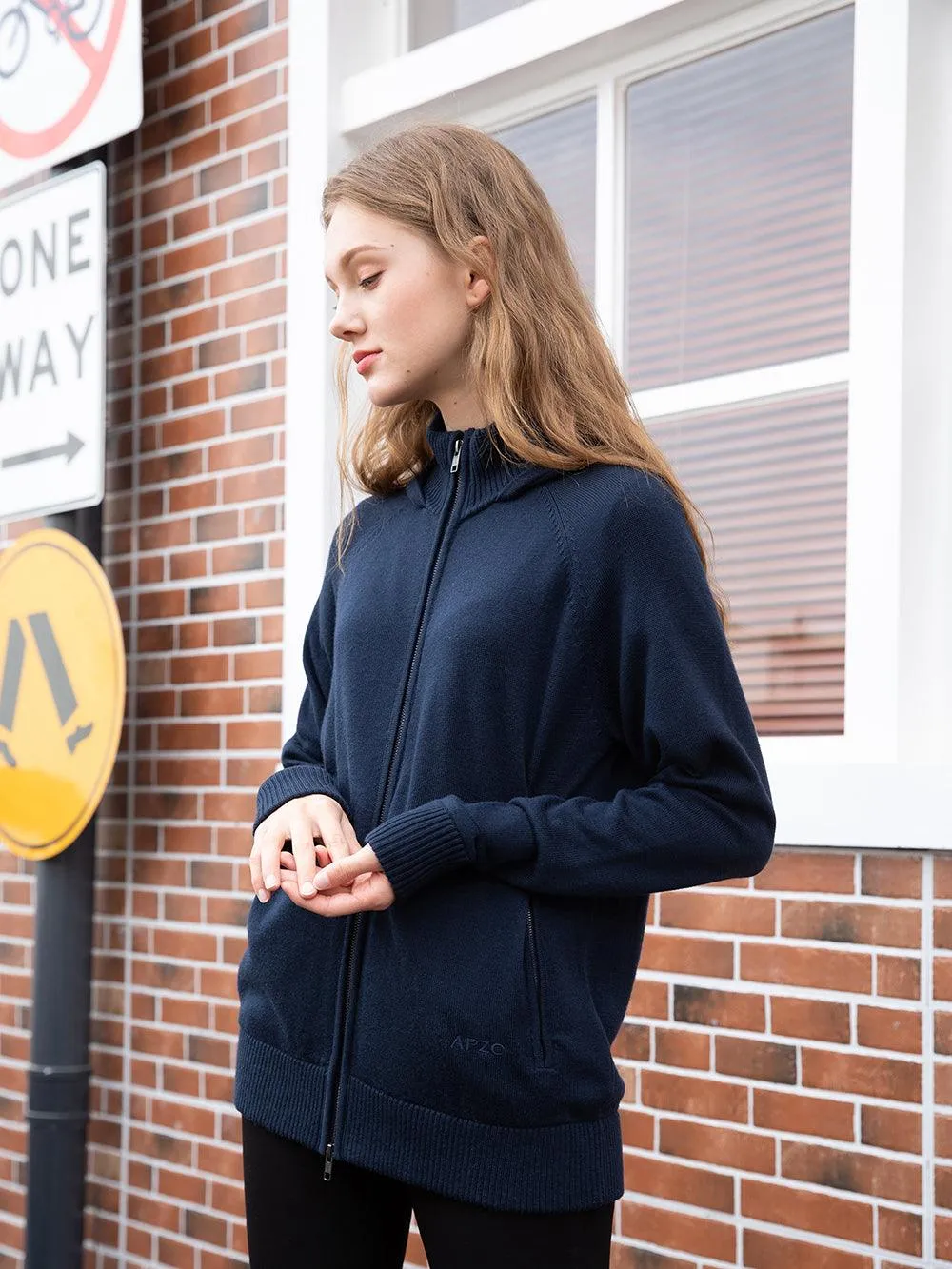 Eco Innovative Hoodie Sweater in Dark Navy 拉鍊連帽針織毛衣 (深藍色)