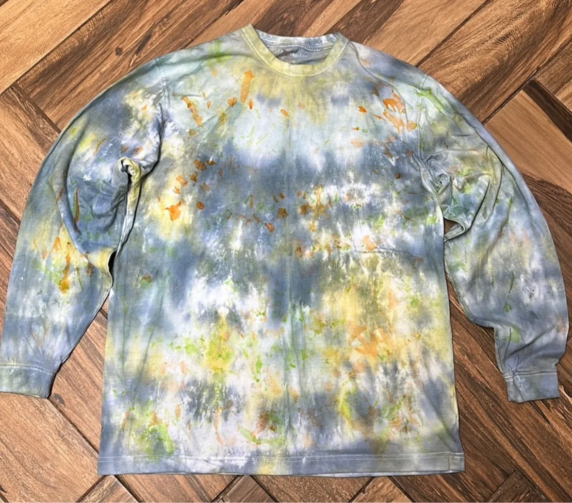Men’s medium Tye dye long sleeve shirt
