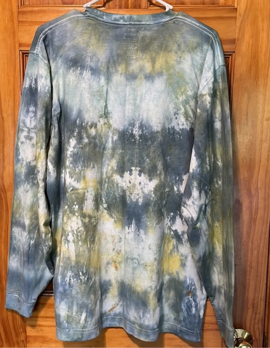 Men’s medium Tye dye long sleeve shirt