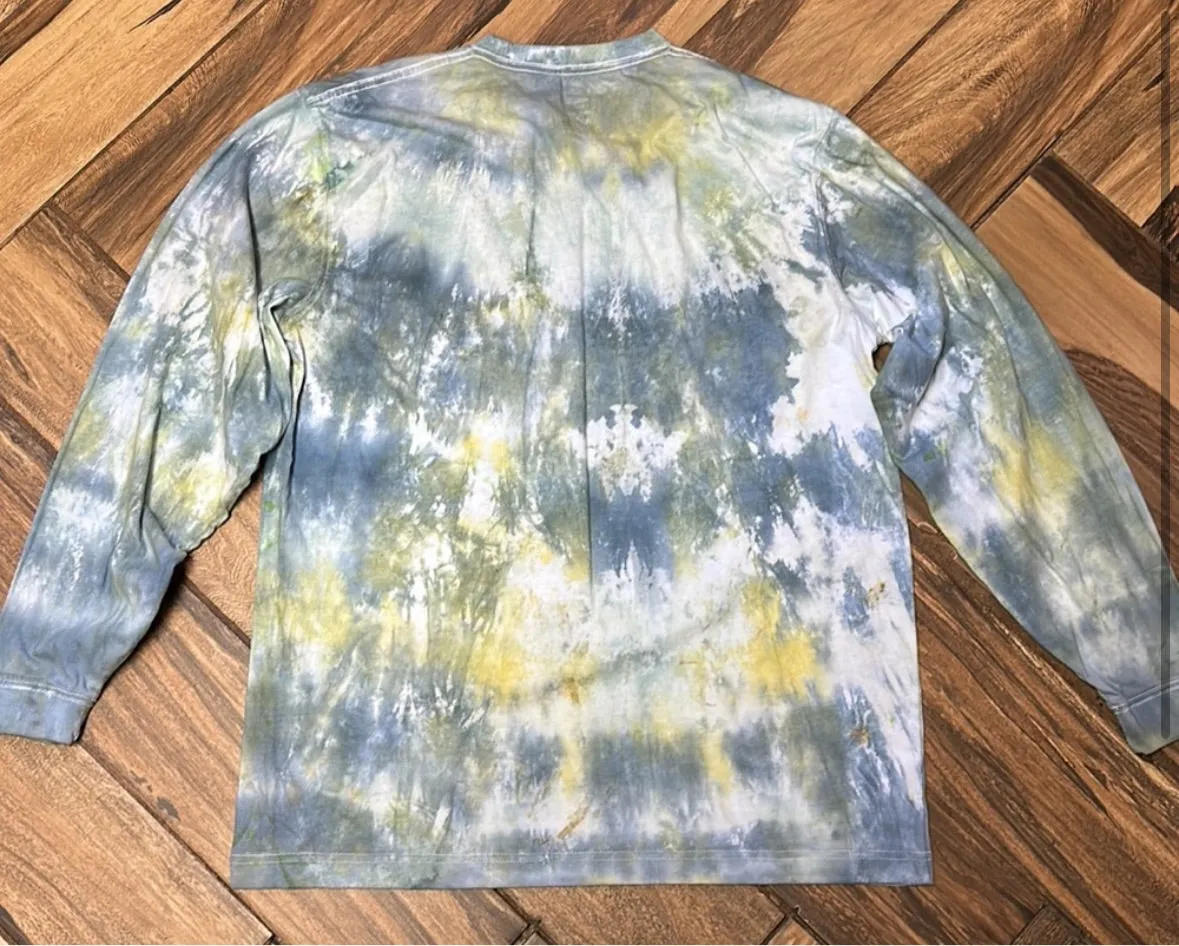 Men’s medium Tye dye long sleeve shirt