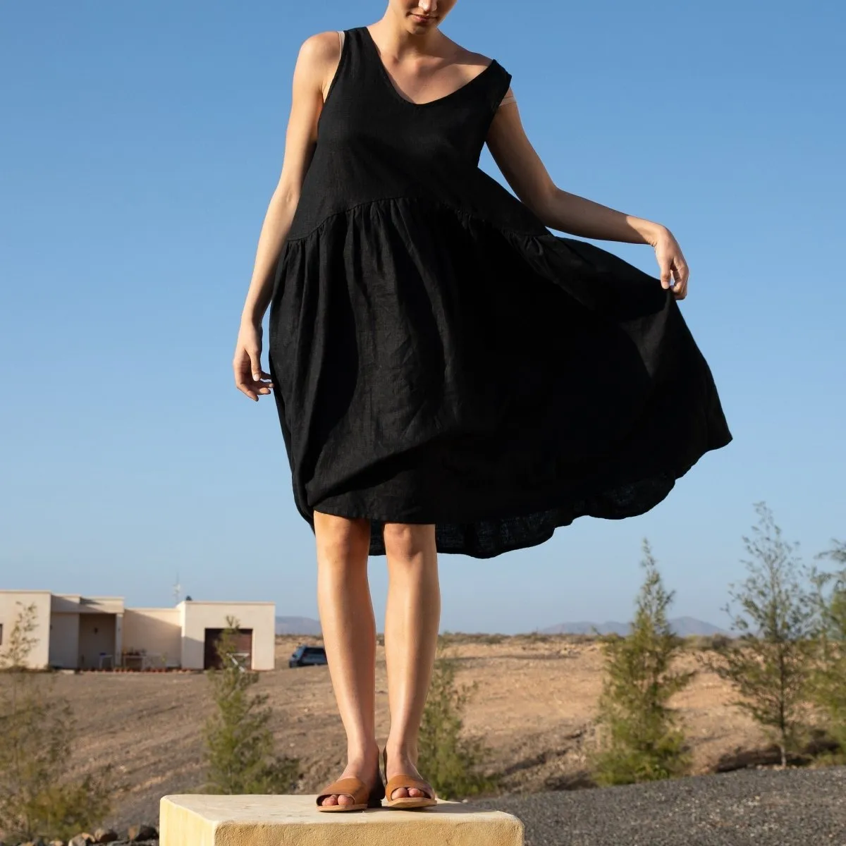 VOLUME oversized linen dress
